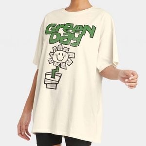 Woman's Green Day Short Sleeve Grafic T- Shirt Dress Cream Sz Sm/Med